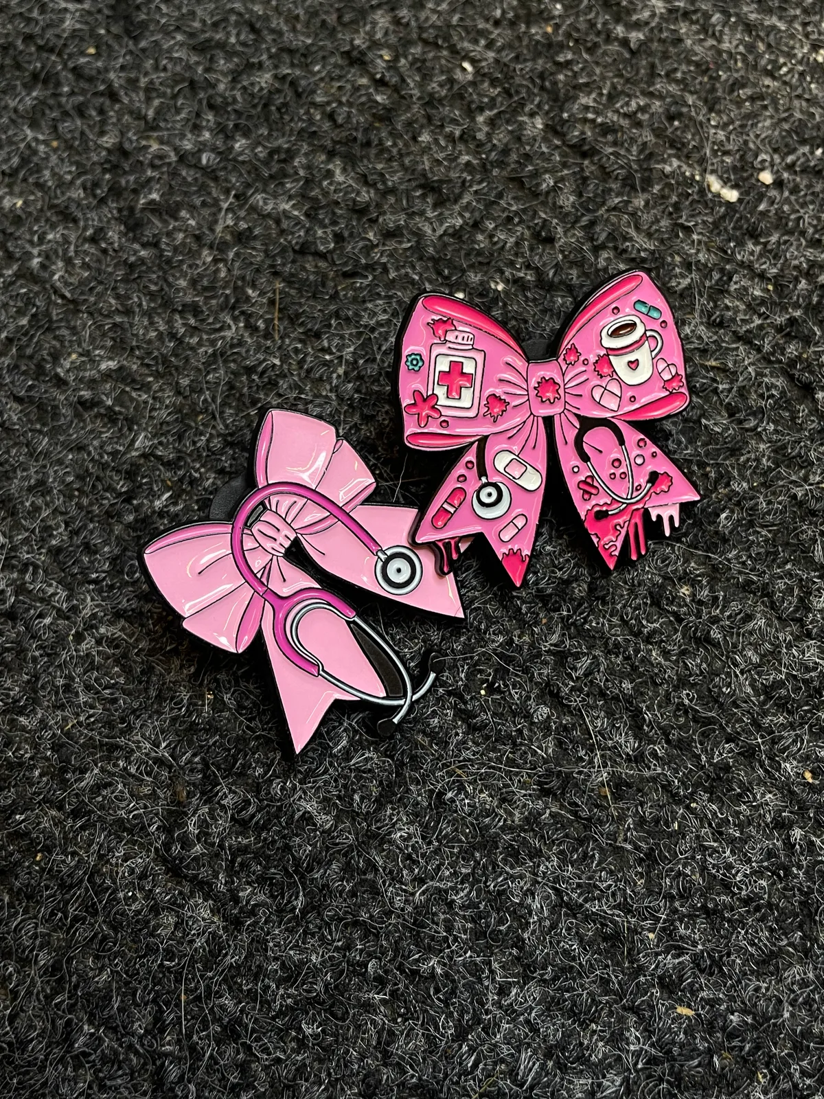 Medico Brooch Set